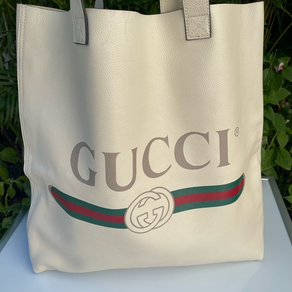 Gucci Logo Print Leather Tote Bag in White - Picture 2 of 12